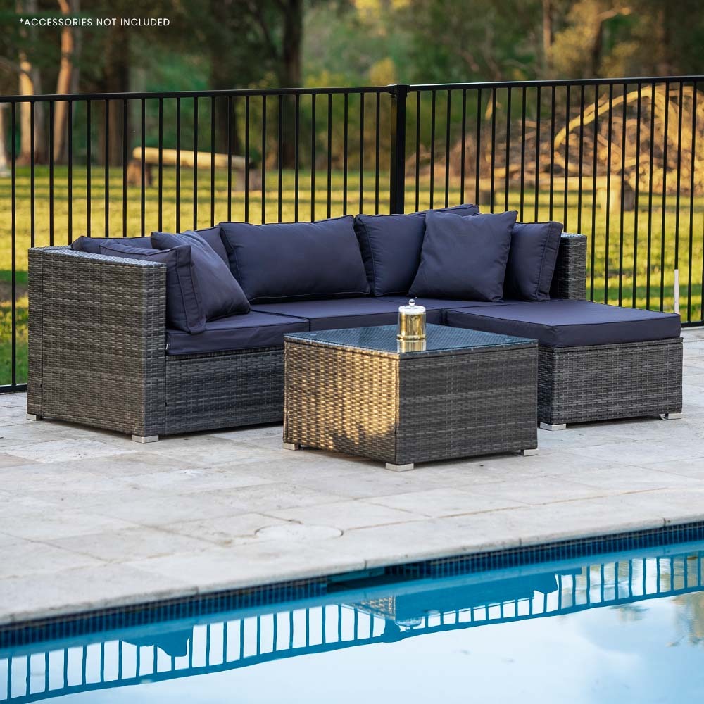 London Wicker 5PC Outdoor Lounge Set With Coffee Table